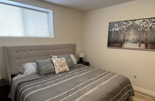 Red Deer House | Modern spacious suite, south end, pet friendly!