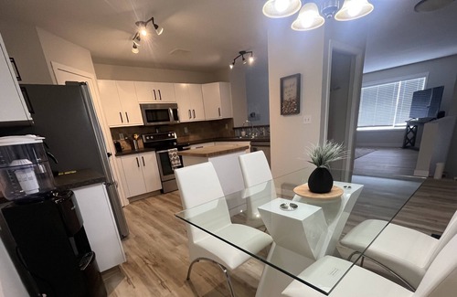 Red Deer House | Modern spacious suite, south end, pet friendly!