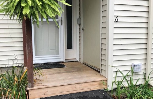 Essex Junction Condo | Modern Spacious Townhouse