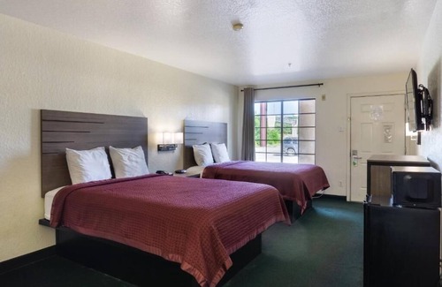 San Antonio Hotel | Modern Stay Near Zoo, Alamo & River Walk w/Parking
