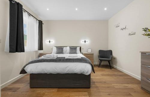 Priors Marston Apartment | Modern Stockton Studio Room, Free WiFi & Parking