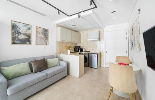 Jumeirah Lake Towers Apartment | Modern Studio Apartment in JLT