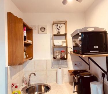 Cheltenham Apartment | Modern Studio Appartment