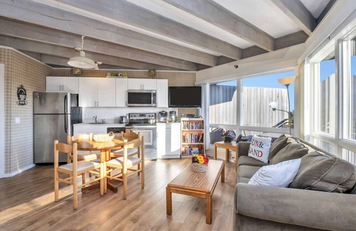 Napeague Apartment | Modern Studio Apt w/Balcony & Pool View | 1 BTH