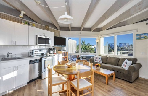 Napeague Apartment | Modern Studio Apt w/Balcony & Pool View | 1 BTH