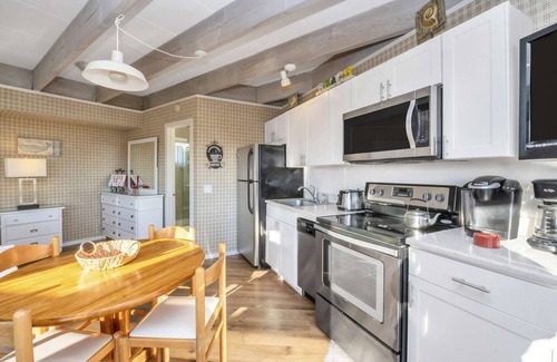 Napeague Apartment | Modern Studio Apt w/Balcony & Pool View | 1 BTH