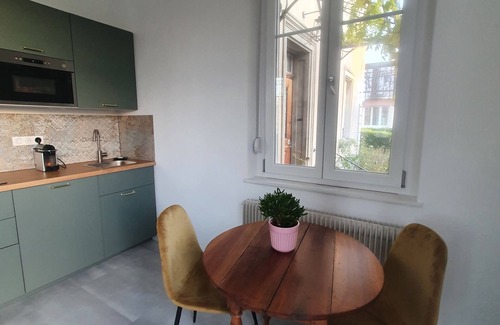 Riedisheim Apartment | Modern studio in 1930s house with character