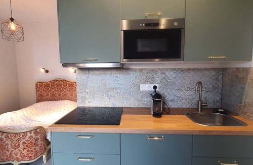 Riedisheim Apartment | Modern studio in 1930s house with character