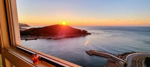 Marine City Apartment | Modern Studio near Haeundae Beach & Subway