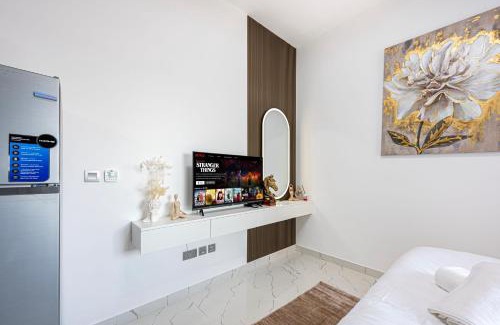 Dubai Apartment | Modern Studio Oasis In Vibrant Dubailand