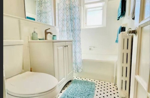 Dwight Apartment | Modern Studio Retreat