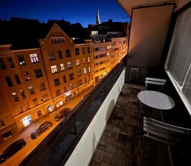 Ullanlinna Apartment | Modern Studio with Balcony in City Center