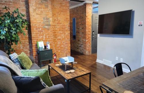 Corryville Apartment | Modern style and comfort near UC