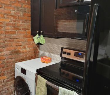 Corryville Apartment | Modern style and comfort near UC