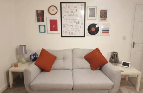 Selly Oak Apartment | Modern & stylish apartment perfectly located.