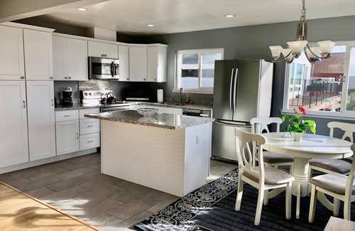 San Leandro House | Modern Stylish Unit w/Parking Perfect for Group
