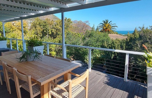 Scott Estate Villa | Modern & stylish Villa with a 14 meter lap pool