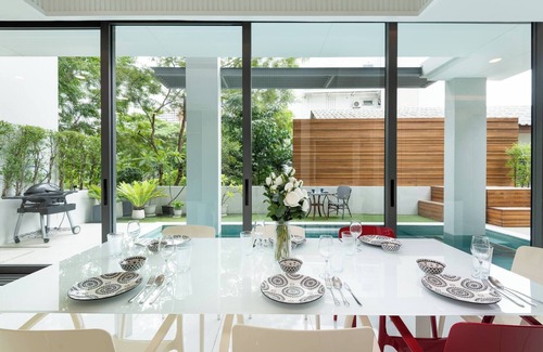 Thonglor Villa | Modern Luxury Poolhaus with Lift