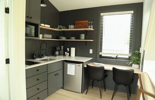 Milroy Cabin | Modern Tiny Home 25/With Hot Tub!