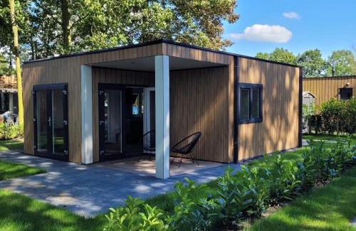 Heinkenszand Ski Chalet | Modern Tiny House Sari in Zeeland near the sea