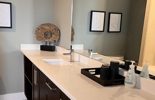 Central Okanagan House | Modern townhome close to the lake for six people and small pet