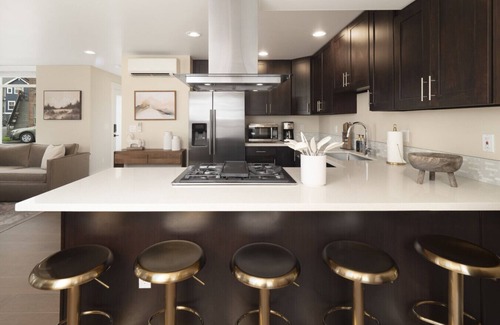 Green Lake House | Modern Townhome w/Rooftop Deck, Walk to Greenlake