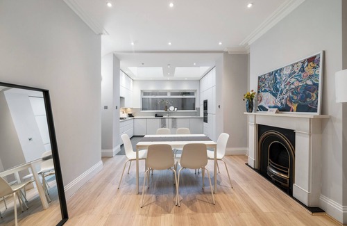 Cathedrals House | Modern Townhouse with Cinema Room in London SE1