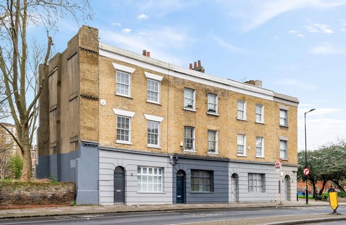 Cathedrals House | Modern Townhouse With Cinema Room in London SE1