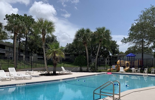Baymeadows Condo | Modern Tree House, Southside Jacksonville
