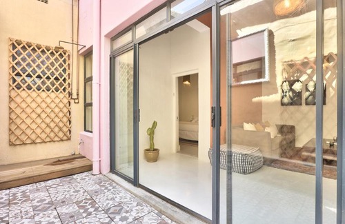 Bo'Kaap Villa | Modern, Trendy BoKaap Gem.