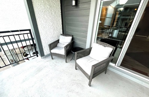 Tuxedo Condo | Modern Tuxedo Condo