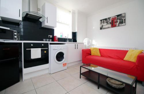 Cwmbrwla Apartment | Modern Two-Bedroom Apartment on Robert Street, Swansea