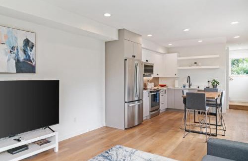 Columbia City Apartment | Modern two story townhouse near light rail