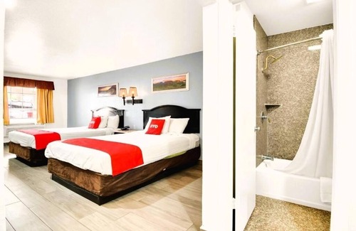 Oakville Hotel | Modern Unit Near Agave Jalisco – Pet Friendly, On‑site Parking & Pool