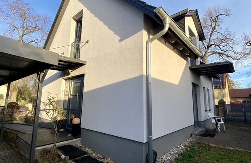 Nordliche Ortsteile House | Modern vacation home/vacation apartment by the castle park and lake, fireplace, bathing area