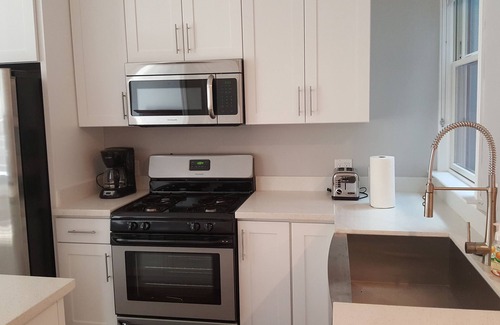 Inner Mission Apartment | Modern Victorian/Great Downtown Loc. & High Walk & Transit Score, 2bd-2baths