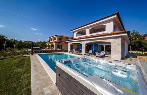 Sveti Vid-Miholjice Villa | Modern Villa Loma 2* with a view and an outdoor pool on Krk