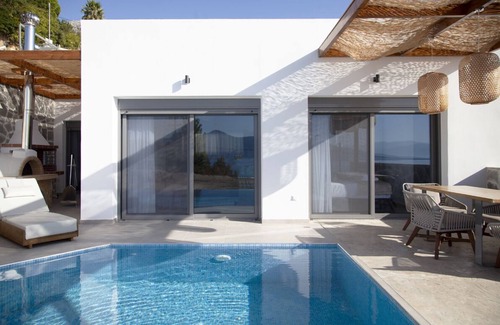 Aktio-Vonitsa Villa | Modern Villa! Perfect For a Family Getaway!