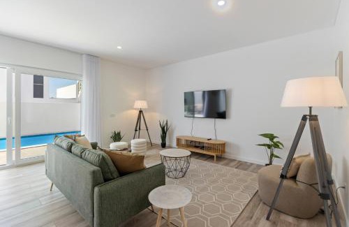 Peniche Villa | Modern Villa with Private Pool Near Baleal Beach