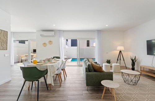 Peniche Villa | Modern Villa with Private Pool Near Baleal Beach