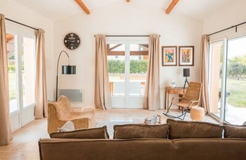Vasles Villa | Modern villa with large garden and BBQ area
