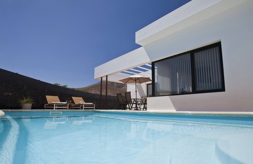 Yaiza Villa | Modern villa with private pool, 1Gb, 15 min from beaches and Timanfaya