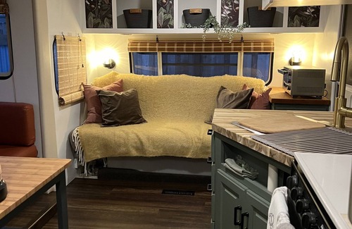 Southeast Eugene House | Modern Vintage Camper w/Peaceful Private Yard