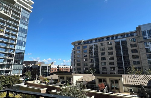 Pearl District Condo | Modern, Walkable 2BR/2B condo in Pearl District, Portland w/AC, Wifi, Smart TV