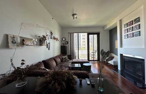 Pearl District Condo | Modern, Walkable 2BR/2B condo in Pearl District, Portland w/AC, Wifi, Smart TV