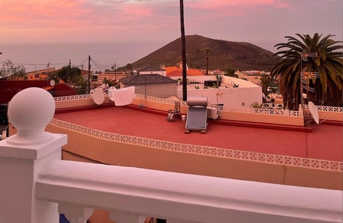 Las Arenas House | Modern with a fantastic sea view - only 10 minutes from the beaches and the town.