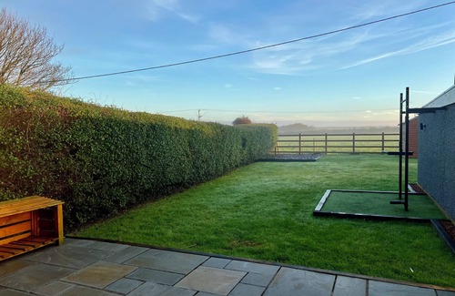 Marcross House | Modern yet rustic home with sea view!