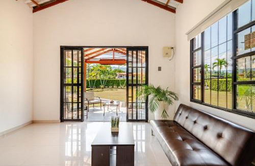 Viterbo Villa | Moderna cabaña en Viterbo con Aire AC y Piscina