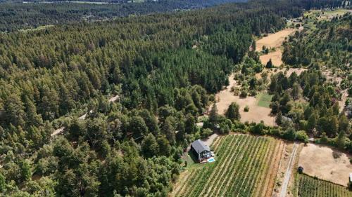 El Bolson House | Moderna Casa entre Campo de Frambuesas