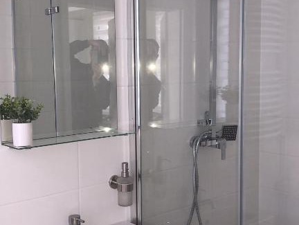 Gotz Apartment | Moderne Ferienwohnungen mit Terrasse, Pool, Wallbox & Spielplatz in den Götzer Bergen - ideal für Ihren Berlin-Besuch und auch für Gruppen bis zu 40 Personen geeignet